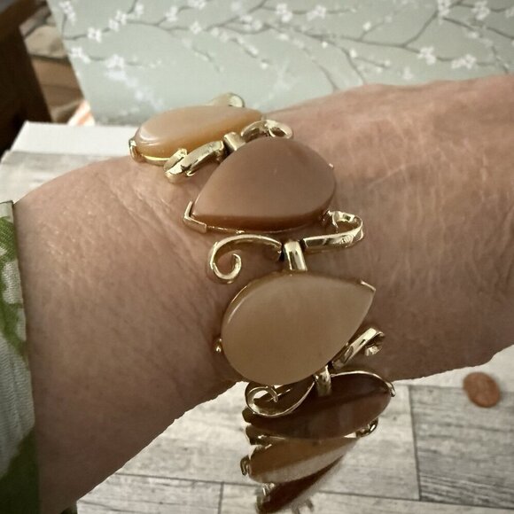 Vintage Chunky Gold Tone 2 Tone Thermoset Lucite Link Bracelet Collector’s Item - Picture 8 of 8